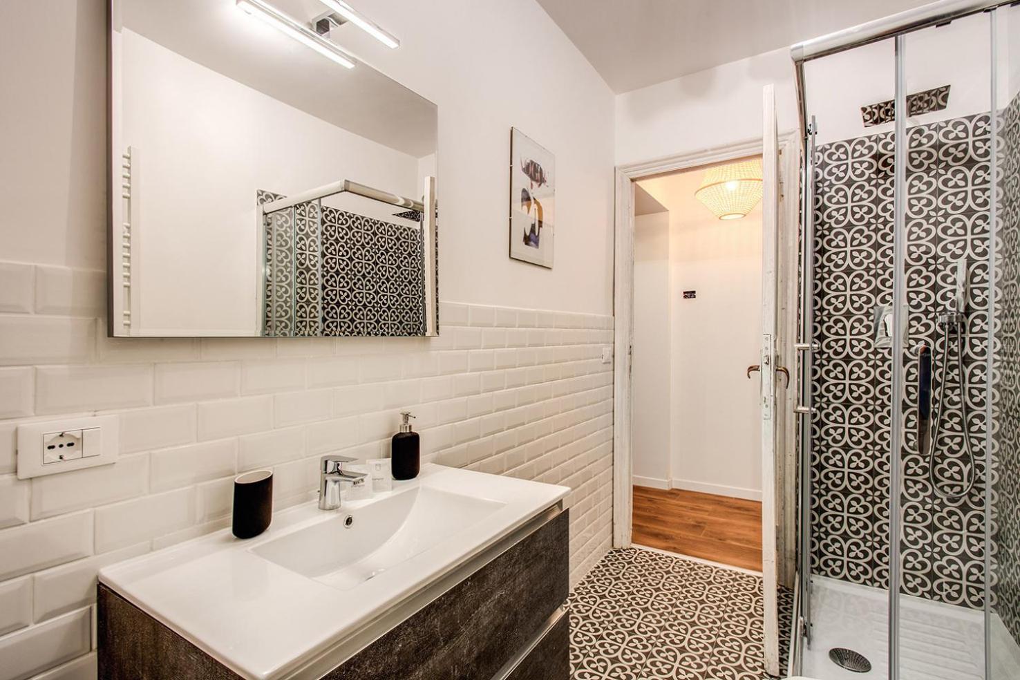 Monti Quiet And Spacious Apartment Рим Екстериор снимка