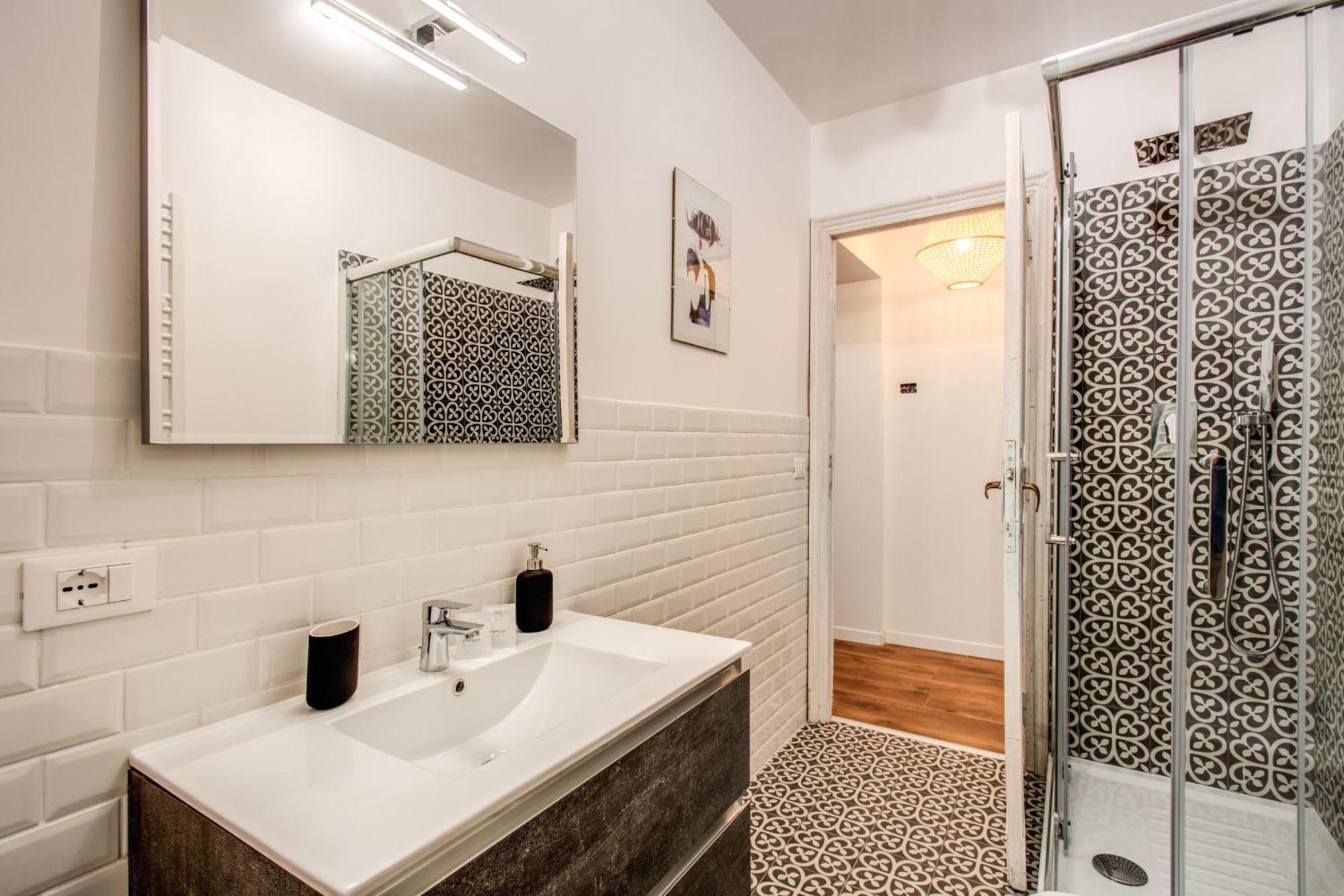 Monti Quiet And Spacious Apartment Рим Екстериор снимка